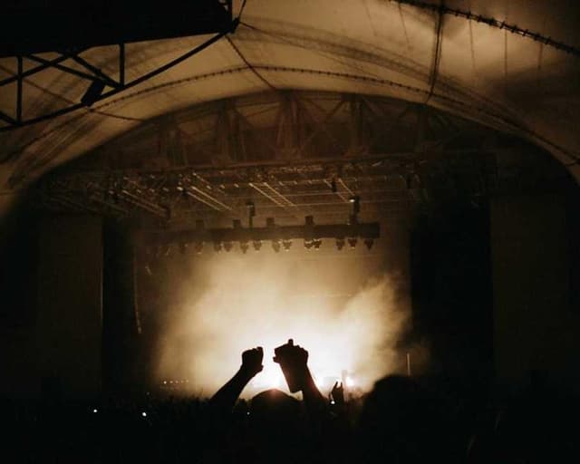 [EN] Swisspet Dog Bed L (Red rerum #781)